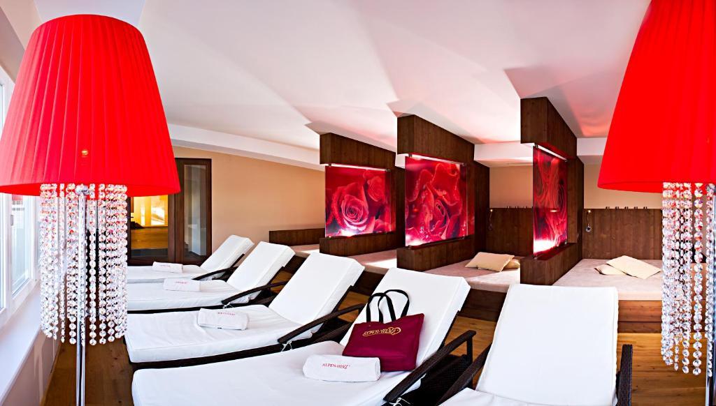 Alpen-Herz Romantik & Spa - Adults Only ラディス エクステリア 写真