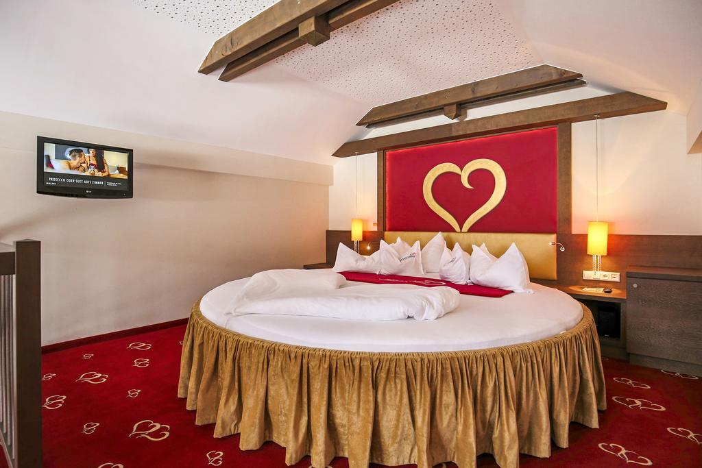 Alpen-Herz Romantik & Spa - Adults Only ラディス エクステリア 写真